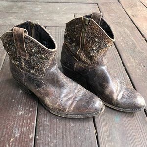 Frye Deborah studded boot